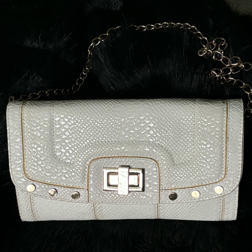 Vintage Retro Cache beige clutch Inside zip pocket & small pocket.
